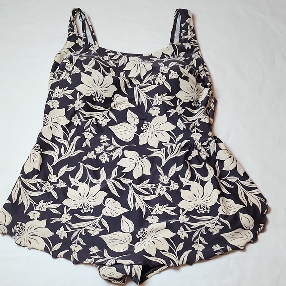 Indigo Bay Size 24W Black and Cream Swimsuit with Floral Design Skirted Front - Picture 1 of 7